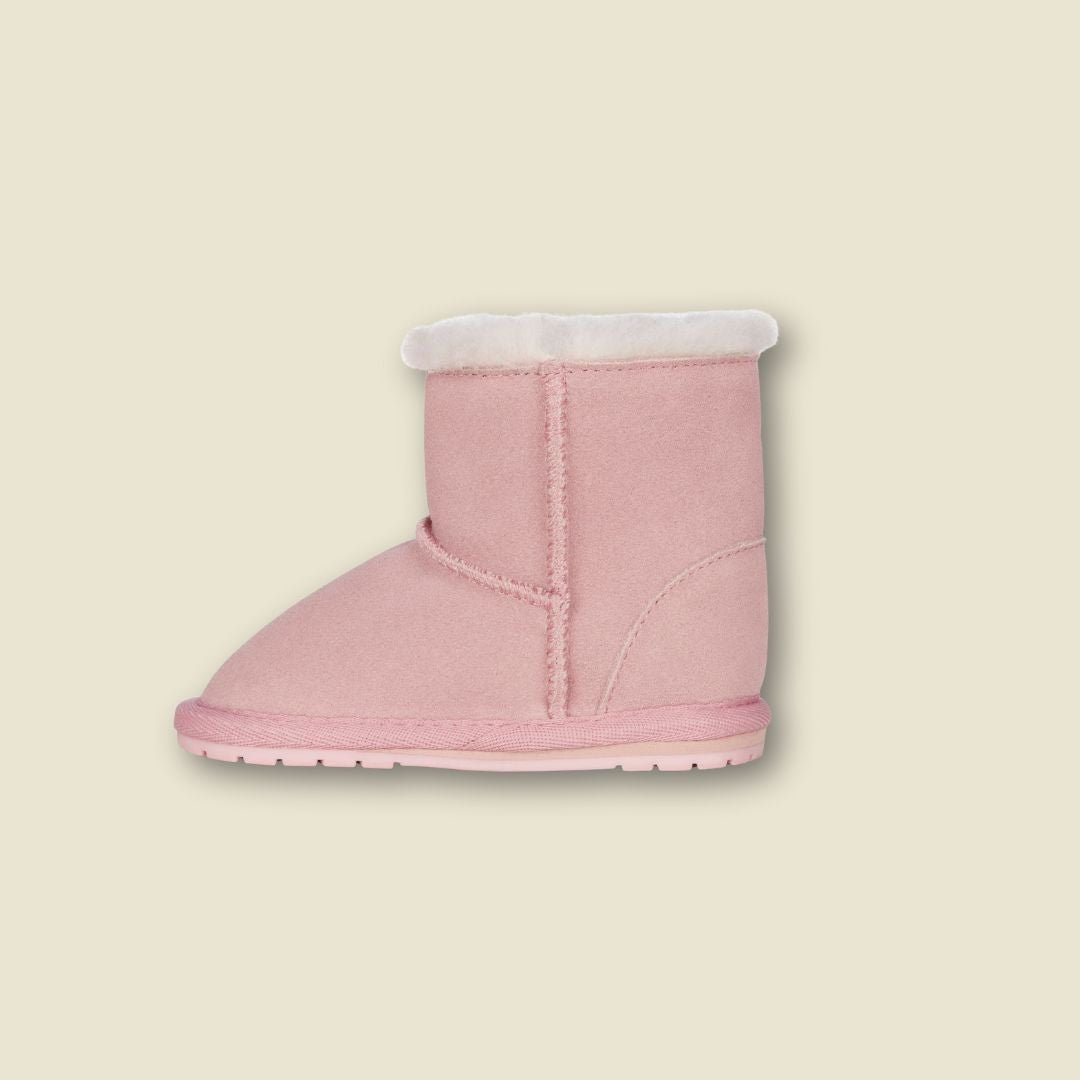 Collection of Bottes en suède et laine de mérinos pour tout - petits - Rose - Timininous in a gallery layout